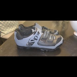 Women’s Pearl Izumi Size 37 (7) cycling shoes